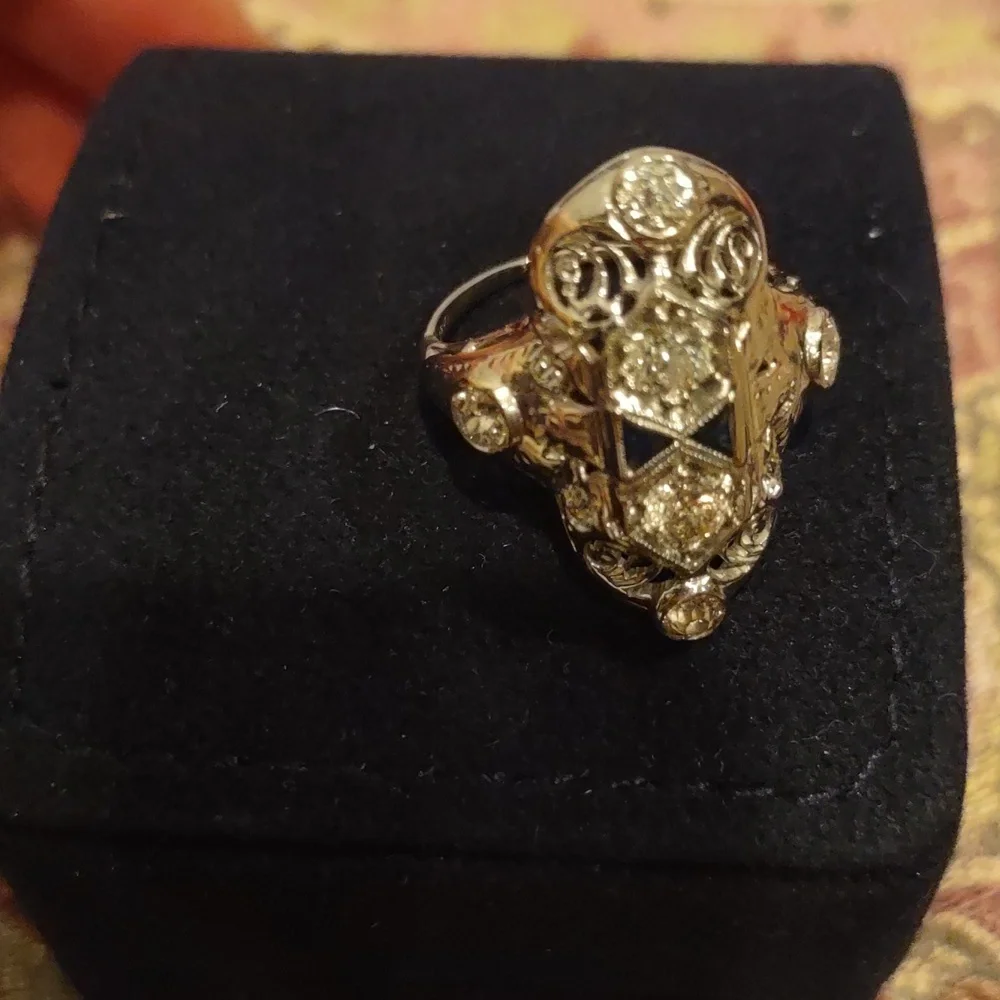 Old European cut Diamond Ring 18kt white gold north south Design